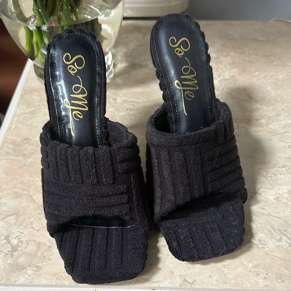 So Me Terry Cloth Women's Black Textured Mules